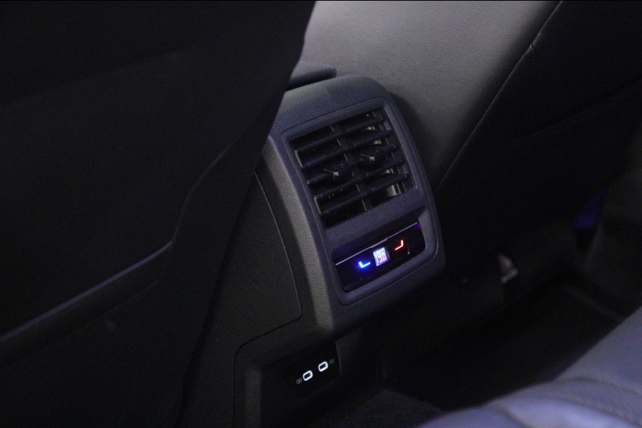 Volkswagen Golf 2.0 TSI R 4Motion PERFORMANCE/PANO/AKRA/HUD/HK/MEM/IQ/VOL