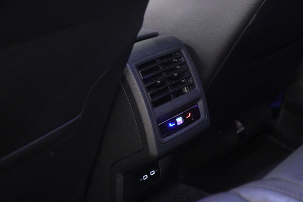 Volkswagen Golf 2.0 TSI R 4Motion PERFORMANCE/PANO/AKRA/HUD/HK/MEM/IQ/VOL