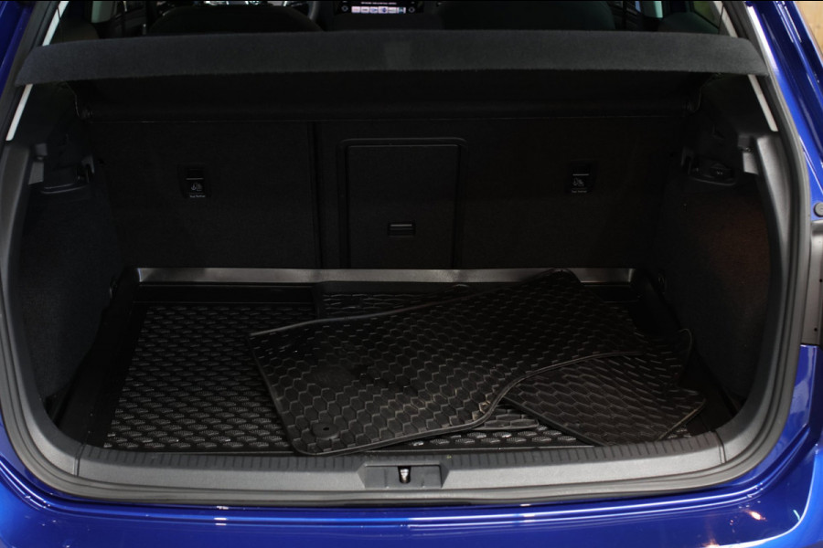 Volkswagen Golf 1.5 TSI R-Line *Pano*Dynaudio*DCC*Camera*Massage*Virtual*DSG*