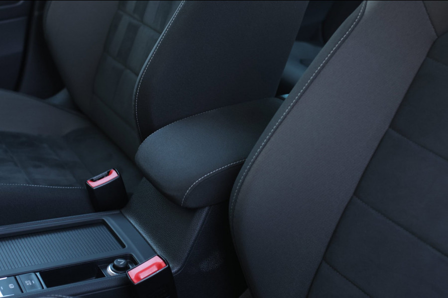 Volkswagen Golf 1.5 TSI R-Line *Pano*Dynaudio*DCC*Camera*Massage*Virtual*DSG*