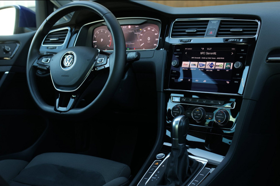 Volkswagen Golf 1.5 TSI R-Line *Pano*Dynaudio*DCC*Camera*Massage*Virtual*DSG*