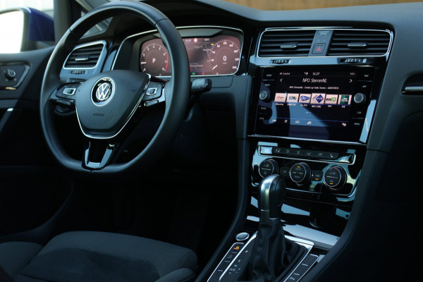 Volkswagen Golf 1.5 TSI R-Line *Pano*Dynaudio*DCC*Camera*Massage*Virtual*DSG*