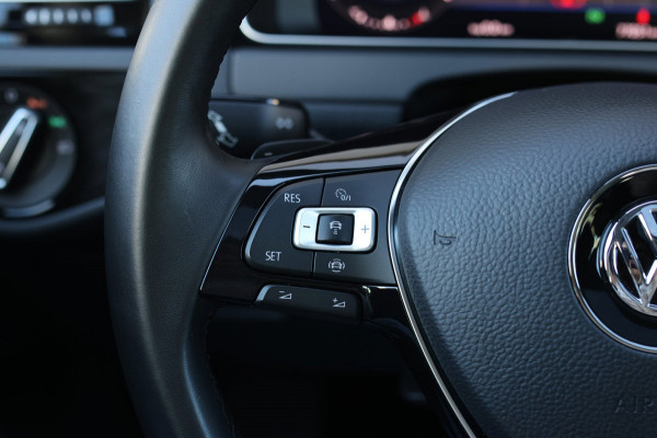 Volkswagen Golf 1.5 TSI R-Line *Pano*Dynaudio*DCC*Camera*Massage*Virtual*DSG*