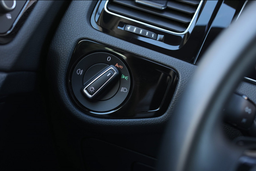 Volkswagen Golf 1.5 TSI R-Line *Pano*Dynaudio*DCC*Camera*Massage*Virtual*DSG*