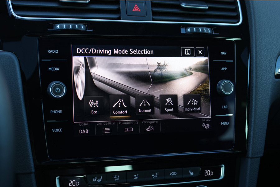 Volkswagen Golf 1.5 TSI R-Line *Pano*Dynaudio*DCC*Camera*Massage*Virtual*DSG*