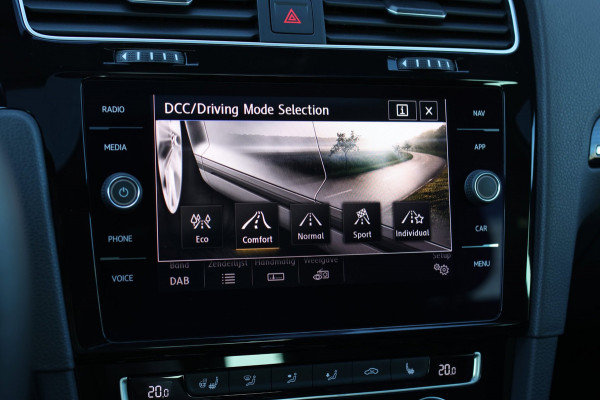 Volkswagen Golf 1.5 TSI R-Line *Pano*Dynaudio*DCC*Camera*Massage*Virtual*DSG*