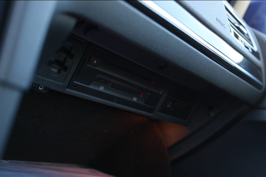 Volkswagen Golf 1.5 TSI R-Line *Pano*Dynaudio*DCC*Camera*Massage*Virtual*DSG*