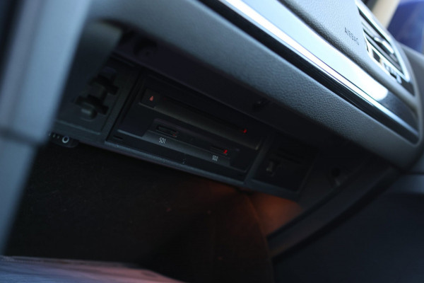 Volkswagen Golf 1.5 TSI R-Line *Pano*Dynaudio*DCC*Camera*Massage*Virtual*DSG*