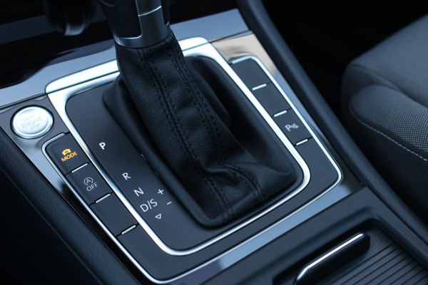 Volkswagen Golf 1.5 TSI R-Line *Pano*Dynaudio*DCC*Camera*Massage*Virtual*DSG*