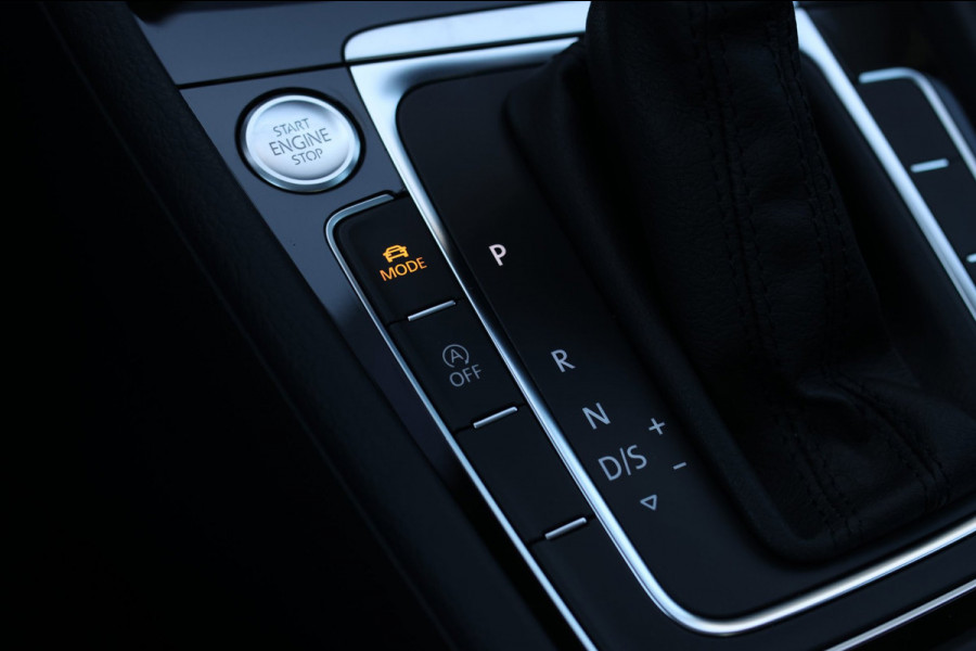 Volkswagen Golf 1.5 TSI R-Line *Pano*Dynaudio*DCC*Camera*Massage*Virtual*DSG*