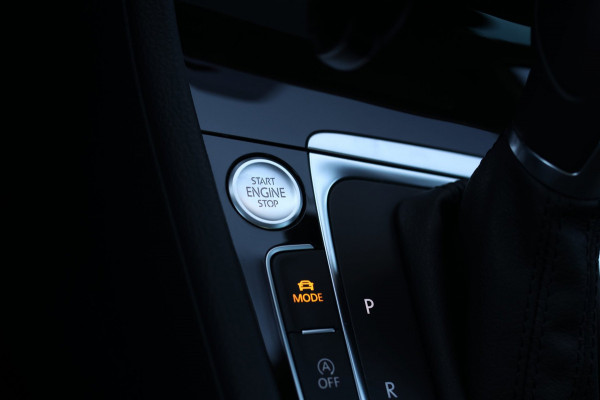 Volkswagen Golf 1.5 TSI R-Line *Pano*Dynaudio*DCC*Camera*Massage*Virtual*DSG*