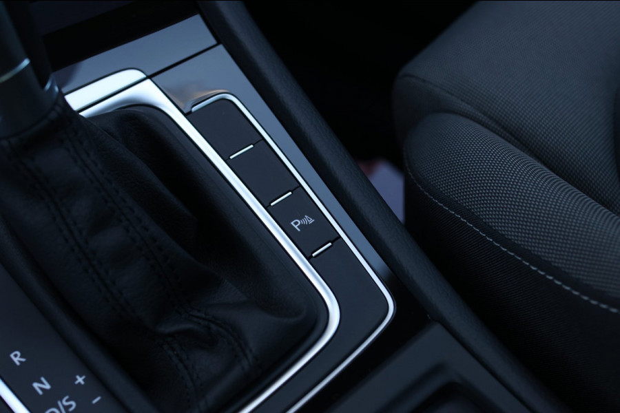 Volkswagen Golf 1.5 TSI R-Line *Pano*Dynaudio*DCC*Camera*Massage*Virtual*DSG*