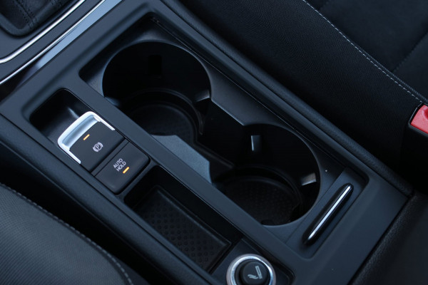 Volkswagen Golf 1.5 TSI R-Line *Pano*Dynaudio*DCC*Camera*Massage*Virtual*DSG*