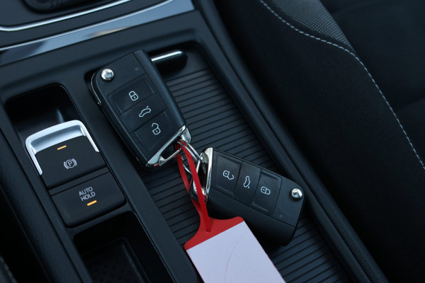 Volkswagen Golf 1.5 TSI R-Line *Pano*Dynaudio*DCC*Camera*Massage*Virtual*DSG*