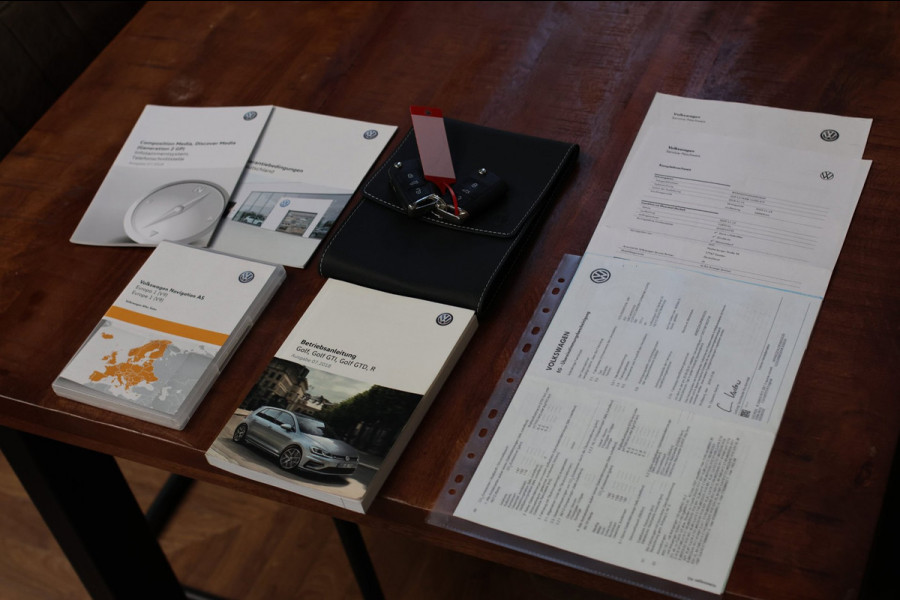 Volkswagen Golf 1.5 TSI R-Line *Pano*Dynaudio*DCC*Camera*Massage*Virtual*DSG*