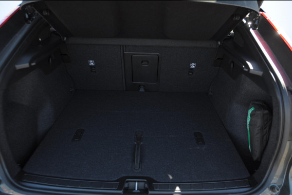 Volvo EC40 252PK Automaat Single Ext. Range Plus / Modeljaar 2026 / Adaptive cruise control  / Pilot assist / BLIS / Stoel en stuur verwarming / Elektrische achterklep / Parkeersensoren met camera / Google infotainment / Panoramadak