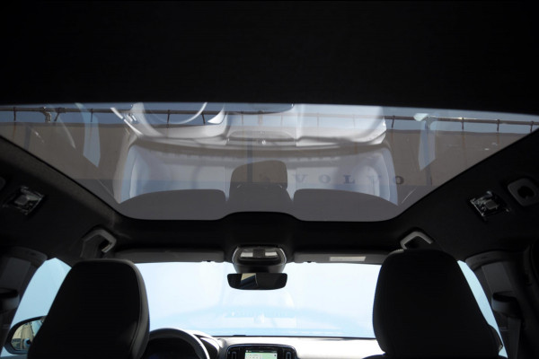 Volvo EC40 252PK Automaat Single Ext. Range Plus / Modeljaar 2026 / Adaptive cruise control  / Pilot assist / BLIS / Stoel en stuur verwarming / Elektrische achterklep / Parkeersensoren met camera / Google infotainment / Panoramadak