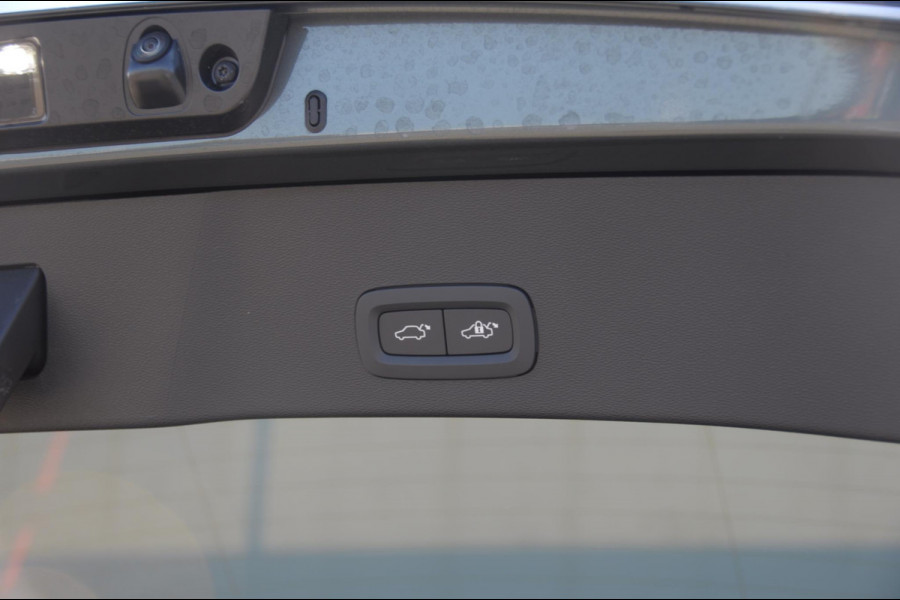 Volvo EC40 252PK Automaat Single Ext. Range Plus / Modeljaar 2026 / Adaptive cruise control  / Pilot assist / BLIS / Stoel en stuur verwarming / Elektrische achterklep / Parkeersensoren met camera / Google infotainment / Panoramadak