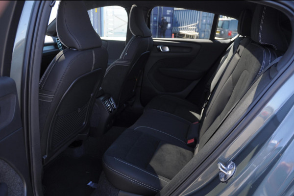 Volvo EC40 252PK Automaat Single Ext. Range Plus / Modeljaar 2026 / Adaptive cruise control  / Pilot assist / BLIS / Stoel en stuur verwarming / Elektrische achterklep / Parkeersensoren met camera / Google infotainment / Panoramadak