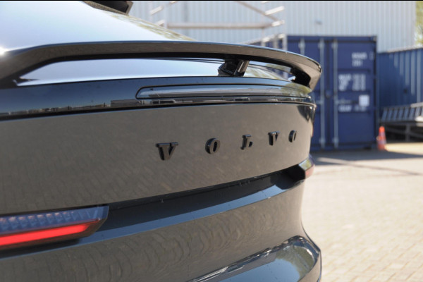 Volvo EC40 252PK Automaat Single Ext. Range Plus / Modeljaar 2026 / Adaptive cruise control  / Pilot assist / BLIS / Stoel en stuur verwarming / Elektrische achterklep / Parkeersensoren met camera / Google infotainment / Panoramadak