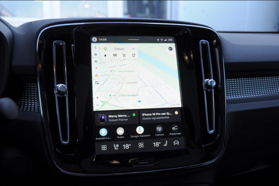 Volvo EC40 252PK Automaat Single Ext. Range Plus / Modeljaar 2026 / Adaptive cruise control  / Pilot assist / BLIS / Stoel en stuur verwarming / Elektrische achterklep / Parkeersensoren met camera / Google infotainment / Panoramadak