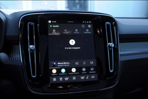 Volvo EC40 252PK Automaat Single Ext. Range Plus / Modeljaar 2026 / Adaptive cruise control  / Pilot assist / BLIS / Stoel en stuur verwarming / Elektrische achterklep / Parkeersensoren met camera / Google infotainment / Panoramadak