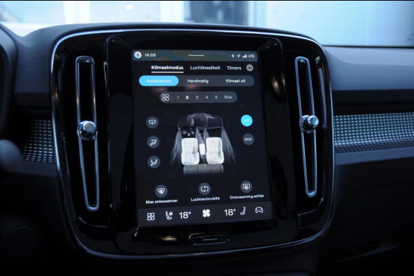Volvo EC40 252PK Automaat Single Ext. Range Plus / Modeljaar 2026 / Adaptive cruise control  / Pilot assist / BLIS / Stoel en stuur verwarming / Elektrische achterklep / Parkeersensoren met camera / Google infotainment / Panoramadak