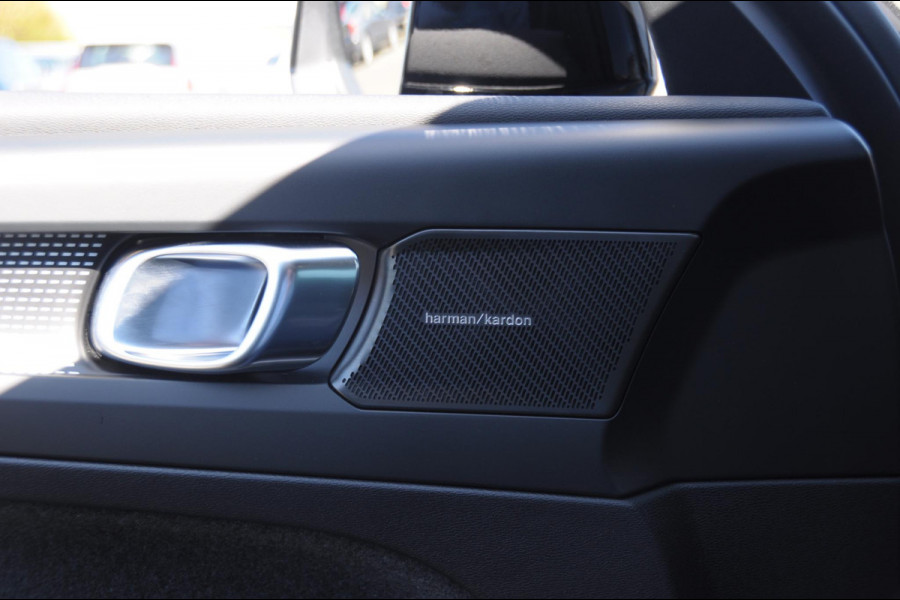 Volvo EC40 252PK Automaat Single Ext. Range Plus / Modeljaar 2026 / Adaptive cruise control  / Pilot assist / BLIS / Stoel en stuur verwarming / Elektrische achterklep / Parkeersensoren met camera / Google infotainment / Panoramadak