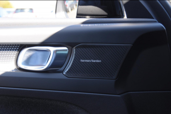 Volvo EC40 252PK Automaat Single Ext. Range Plus / Modeljaar 2026 / Adaptive cruise control  / Pilot assist / BLIS / Stoel en stuur verwarming / Elektrische achterklep / Parkeersensoren met camera / Google infotainment / Panoramadak