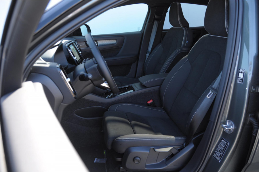 Volvo EC40 252PK Automaat Single Ext. Range Plus / Modeljaar 2026 / Adaptive cruise control  / Pilot assist / BLIS / Stoel en stuur verwarming / Elektrische achterklep / Parkeersensoren met camera / Google infotainment / Panoramadak