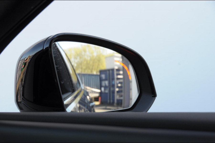 Volvo EC40 252PK Automaat Single Ext. Range Plus / Modeljaar 2026 / Adaptive cruise control  / Pilot assist / BLIS / Stoel en stuur verwarming / Elektrische achterklep / Parkeersensoren met camera / Google infotainment / Panoramadak