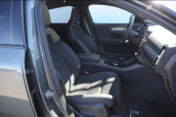 Volvo EC40 252PK Automaat Single Ext. Range Plus / Modeljaar 2026 / Adaptive cruise control  / Pilot assist / BLIS / Stoel en stuur verwarming / Elektrische achterklep / Parkeersensoren met camera / Google infotainment / Panoramadak