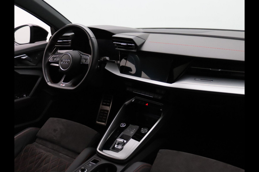 Audi A3 Sportback 35 TFSI S edition 150pk Cruise | Climate | Parkeersens. v+a | Stoelverw. | Panoramadak