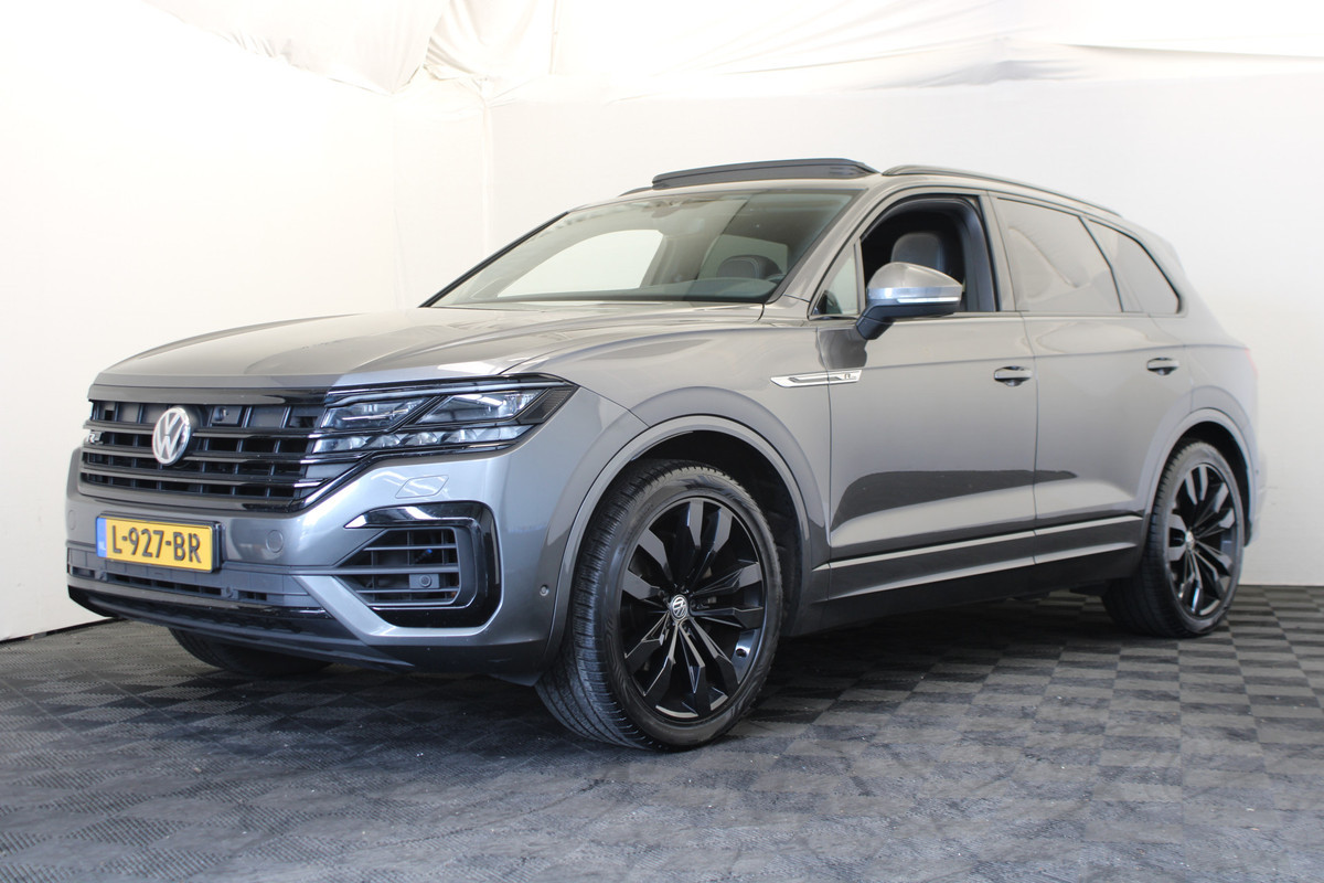 Volkswagen Touareg 3.0 TDI R-Line |Pano|Trekhaak|Achterbank verw.|