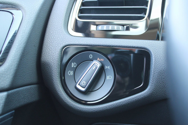 Volkswagen Golf 1.0 TSI Highline AdaptiveCruise VirtualCockpit Carplay !!NIEUWBINNEN!!