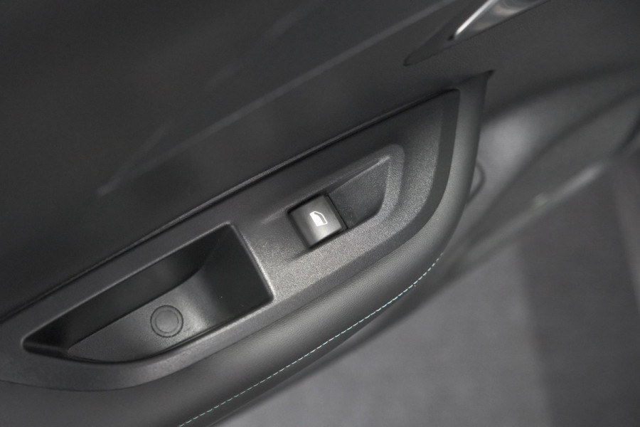Peugeot 2008 PureTech 130 EAT8 Allure Pack | Navigatie | Camera | Apple Carplay | Parkeersensoren