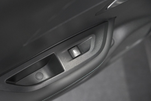 Peugeot 2008 PureTech 130 EAT8 Allure Pack | Navigatie | Camera | Apple Carplay | Parkeersensoren
