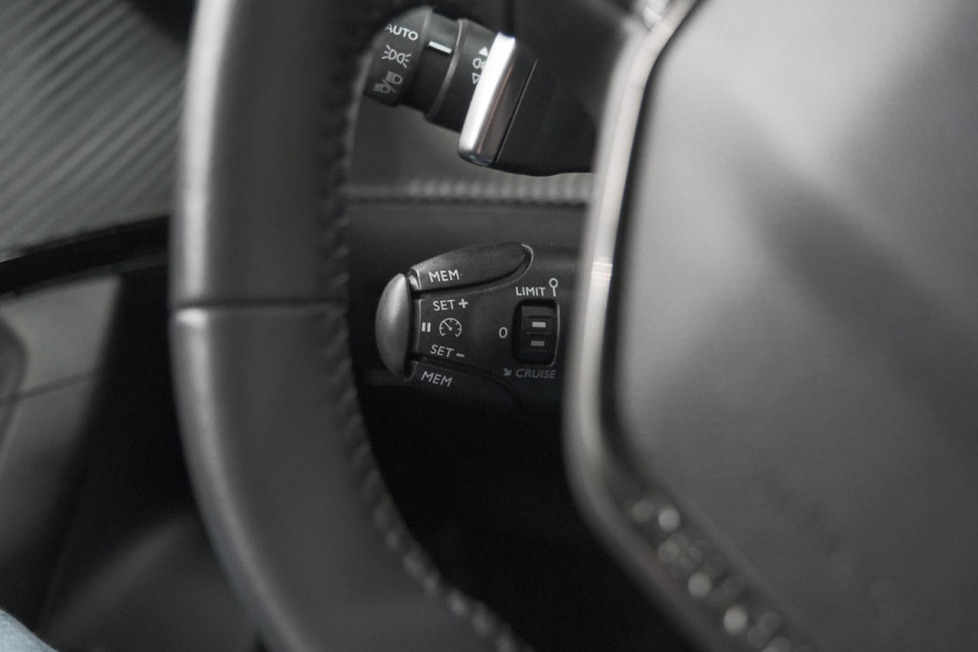 Peugeot 2008 PureTech 130 EAT8 Allure Pack | Navigatie | Camera | Apple Carplay | Parkeersensoren