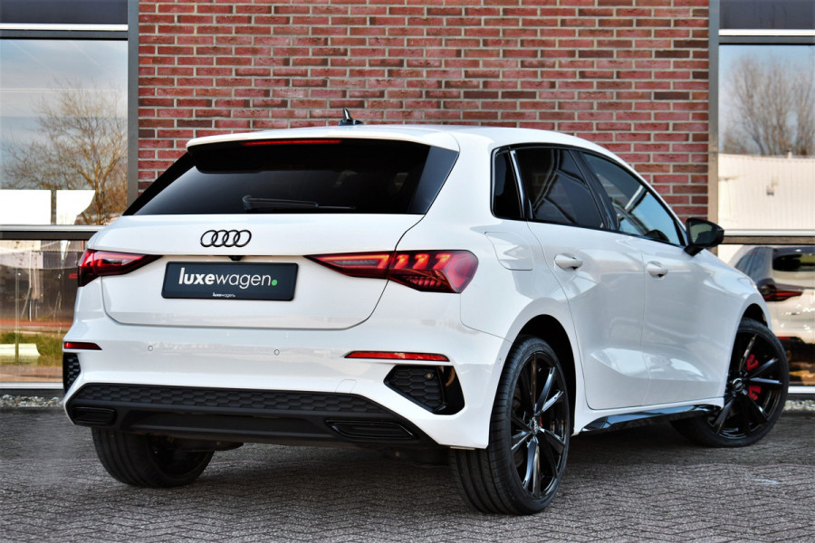 Audi A3 Sportback 45 TFSI e S-Line 19inch m-LED ACC Camera Sfeer Optic-black