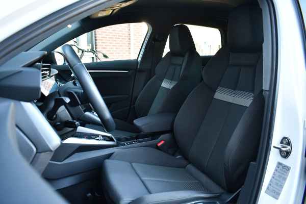 Audi A3 Sportback 45 TFSI e S-Line 19inch m-LED ACC Camera Sfeer Optic-black