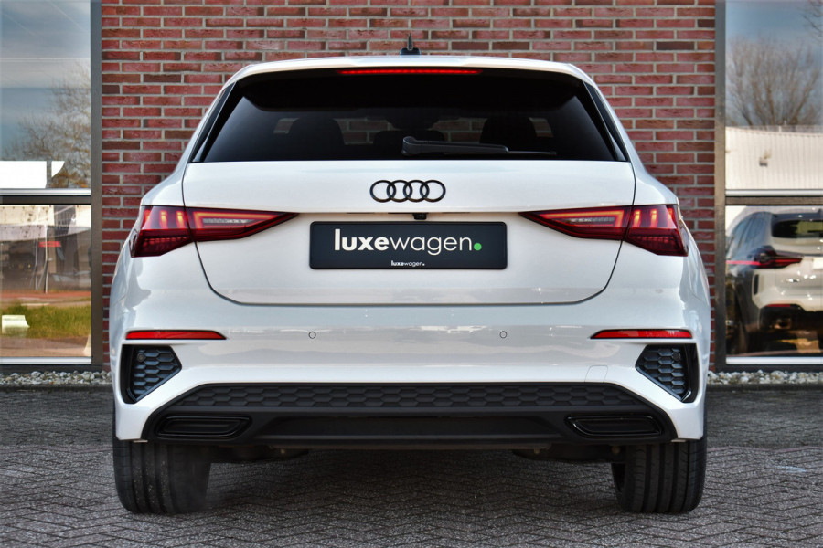 Audi A3 Sportback 45 TFSI e S-Line 19inch m-LED ACC Camera Sfeer Optic-black