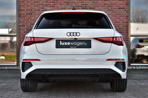 Audi A3 Sportback 45 TFSI e S-Line 19inch m-LED ACC Camera Sfeer Optic-black