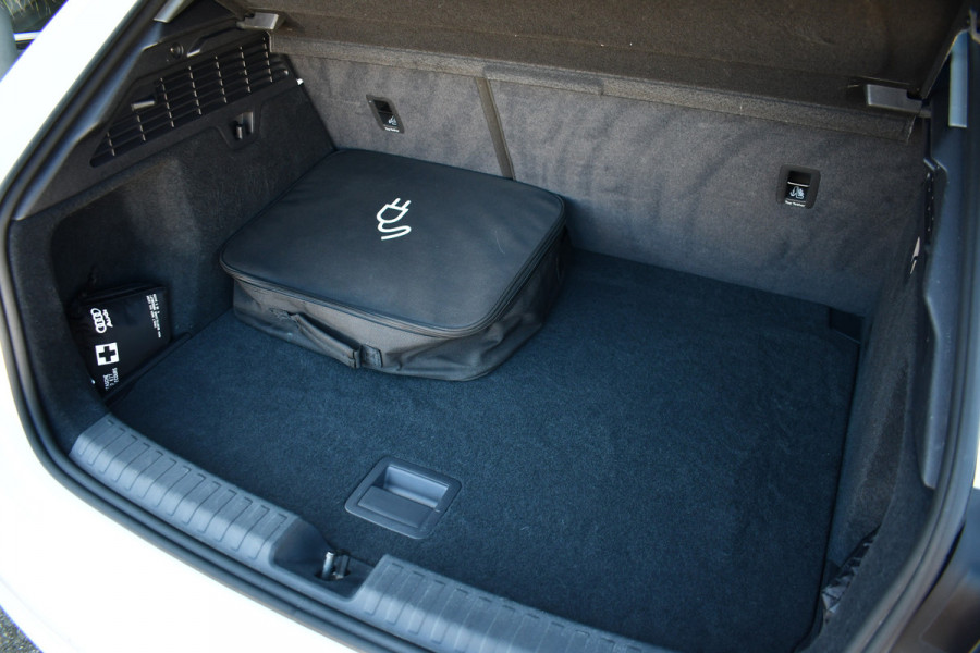 Audi A3 Sportback 45 TFSI e S-Line 19inch m-LED ACC Camera Sfeer Optic-black