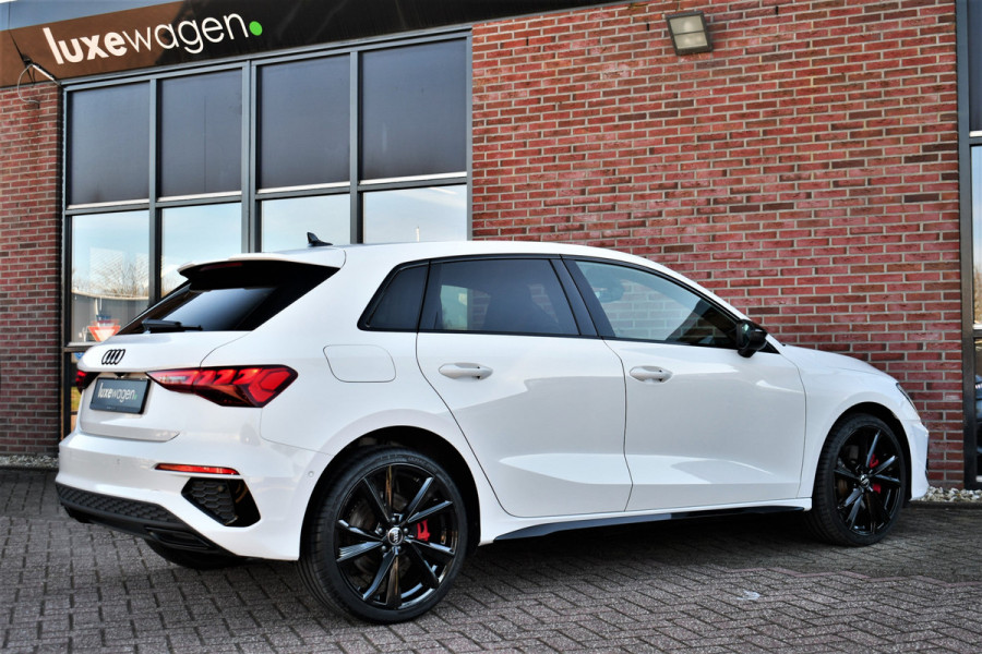 Audi A3 Sportback 45 TFSI e S-Line 19inch m-LED ACC Camera Sfeer Optic-black