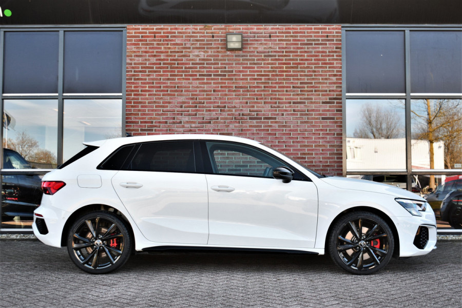 Audi A3 Sportback 45 TFSI e S-Line 19inch m-LED ACC Camera Sfeer Optic-black