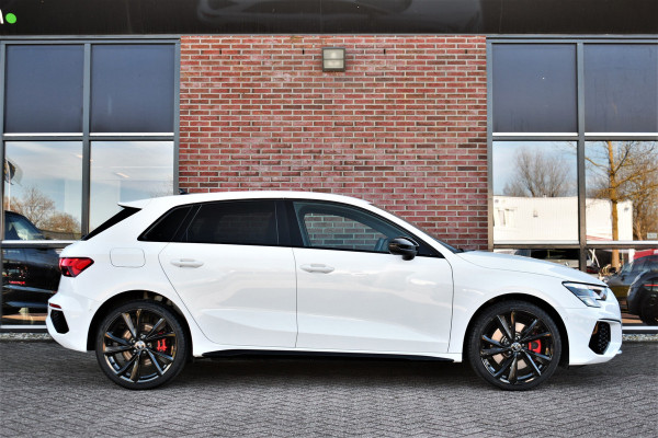 Audi A3 Sportback 45 TFSI e S-Line 19inch m-LED ACC Camera Sfeer Optic-black