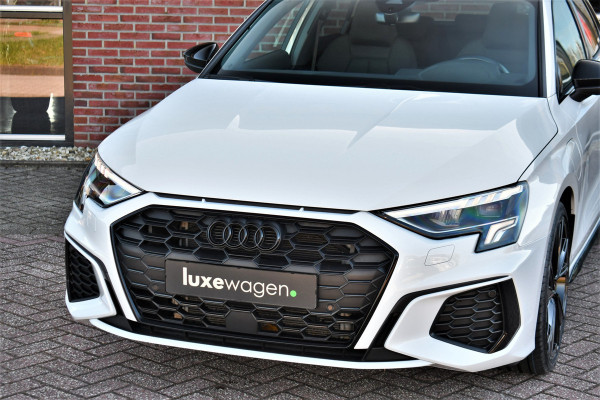 Audi A3 Sportback 45 TFSI e S-Line 19inch m-LED ACC Camera Sfeer Optic-black