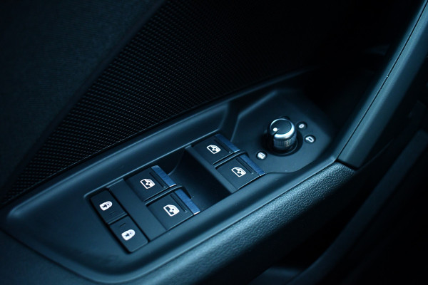 Audi A3 Sportback 45 TFSI e S-Line 19inch m-LED ACC Camera Sfeer Optic-black