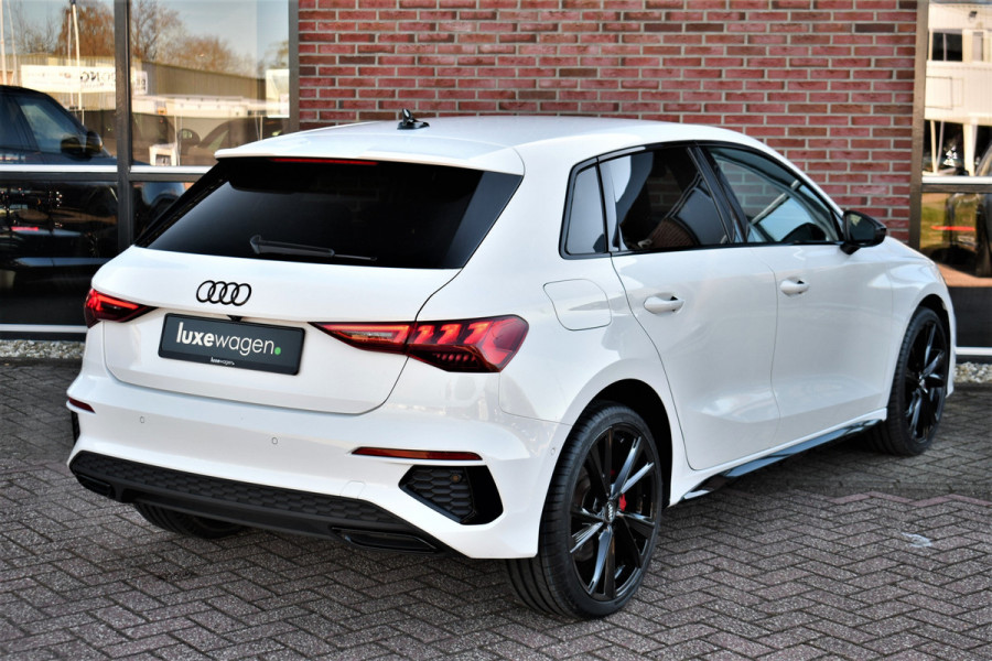 Audi A3 Sportback 45 TFSI e S-Line 19inch m-LED ACC Camera Sfeer Optic-black