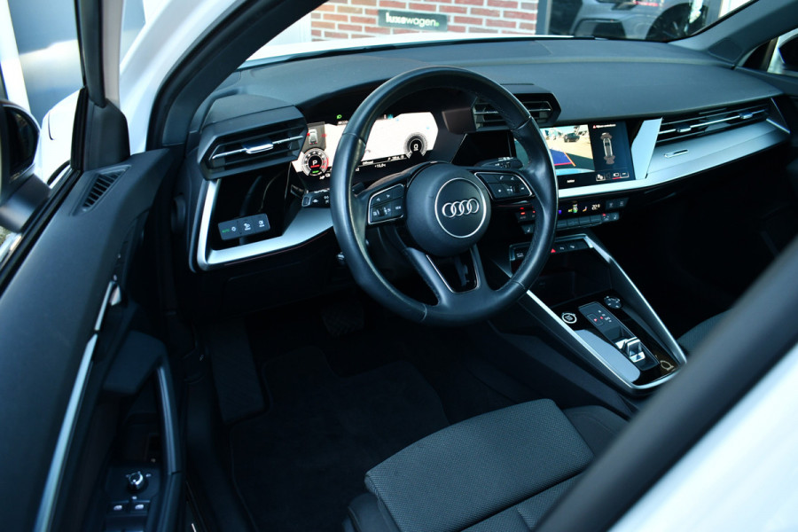 Audi A3 Sportback 45 TFSI e S-Line 19inch m-LED ACC Camera Sfeer Optic-black